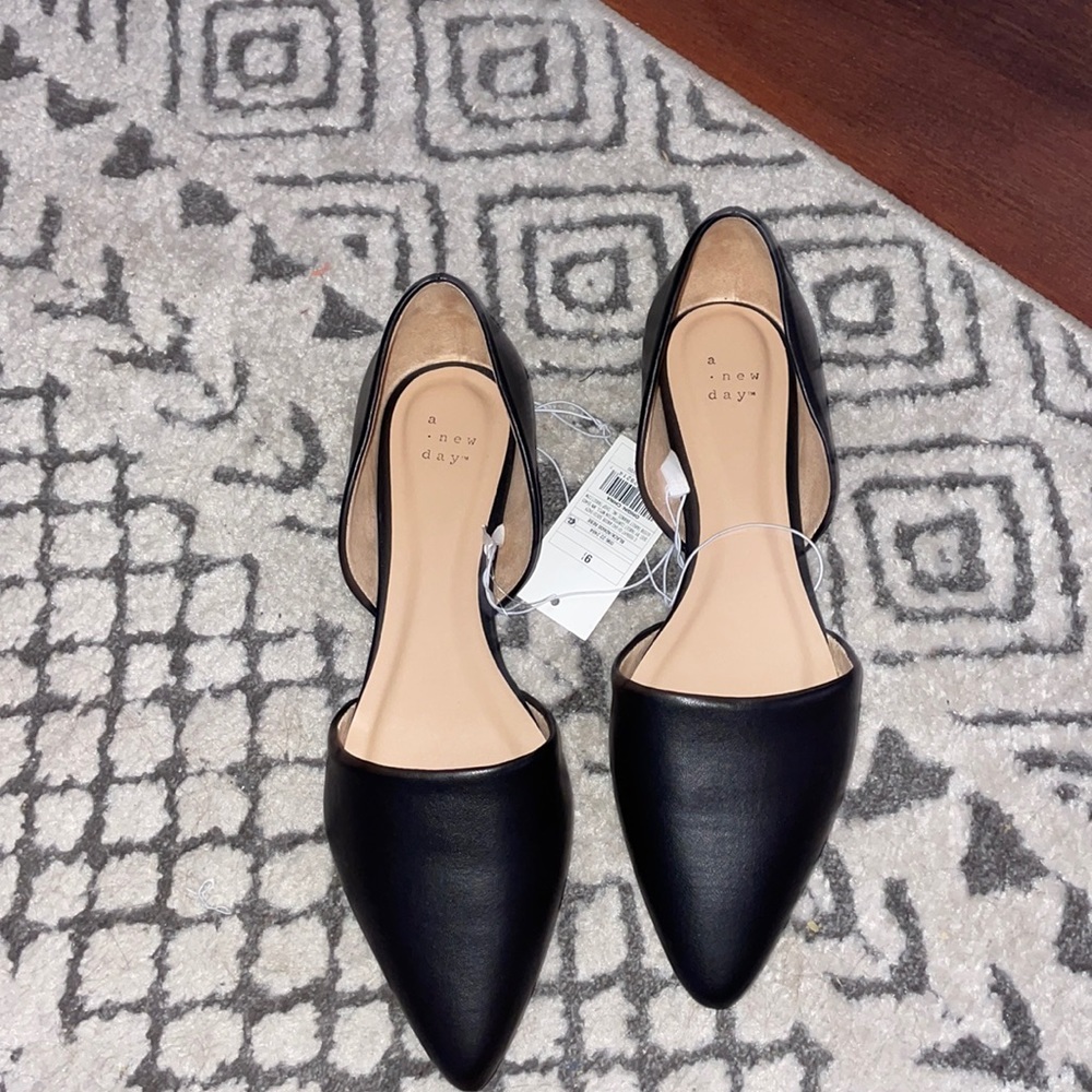 pointy toe black heels never worn